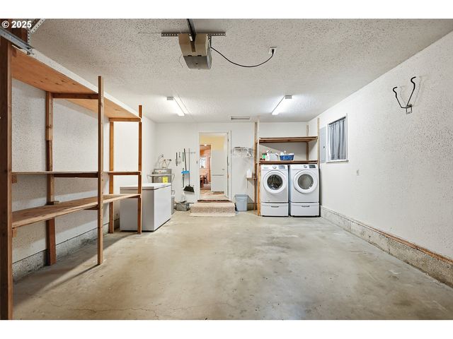 616 D St, Dallesport, WA 98617