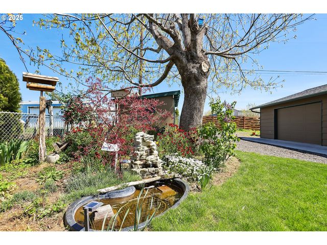 616 D St, Dallesport, WA 98617