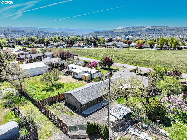 616 D St, Dallesport, WA 98617