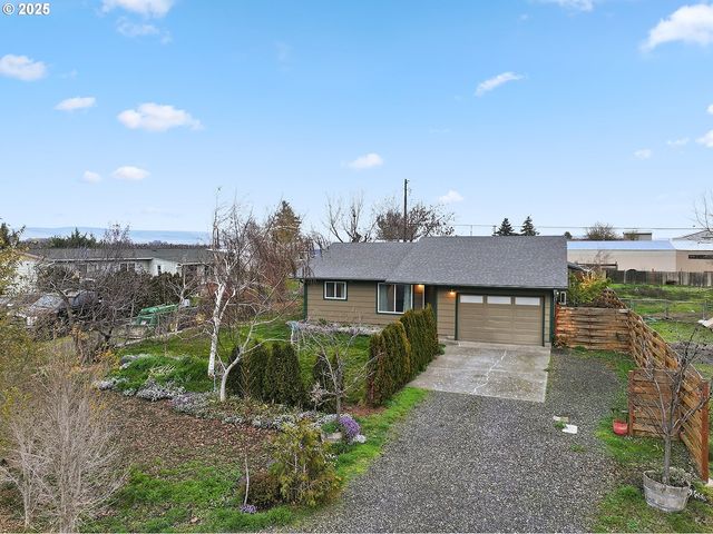 616 D St, Dallesport, WA 98617