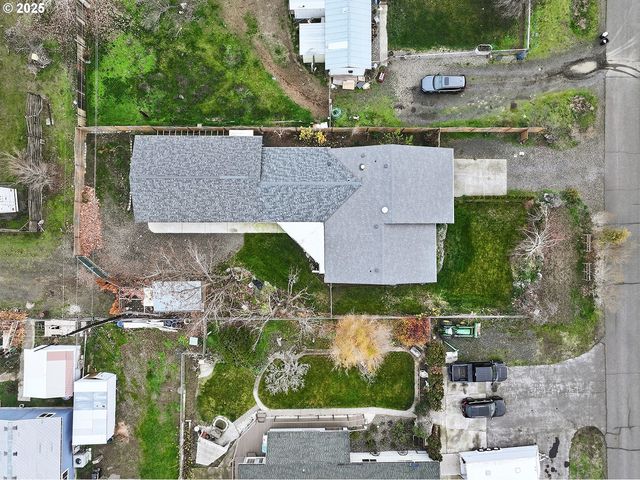 616 D St, Dallesport, WA 98617