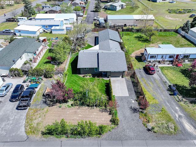 616 D St, Dallesport, WA 98617