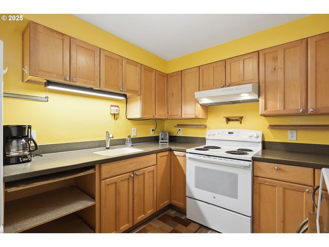 616 D St, Dallesport, WA 98617