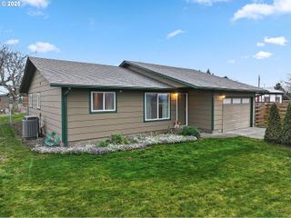 616 D St, Dallesport, WA 98617