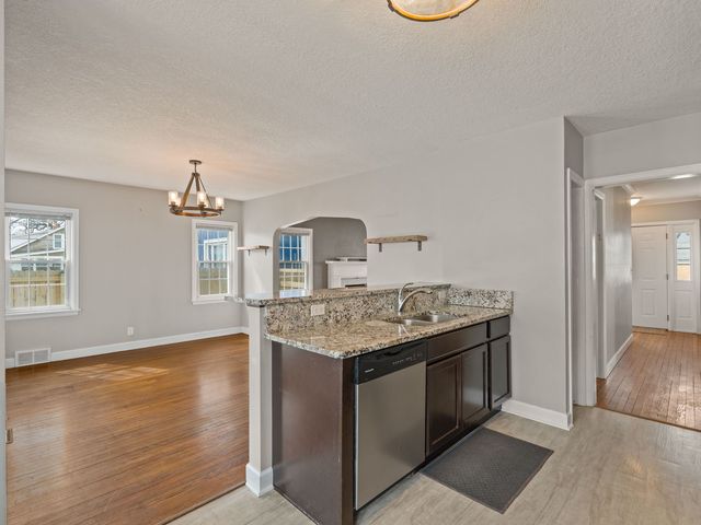 2313 26th Street, Rock Island, IL 61201