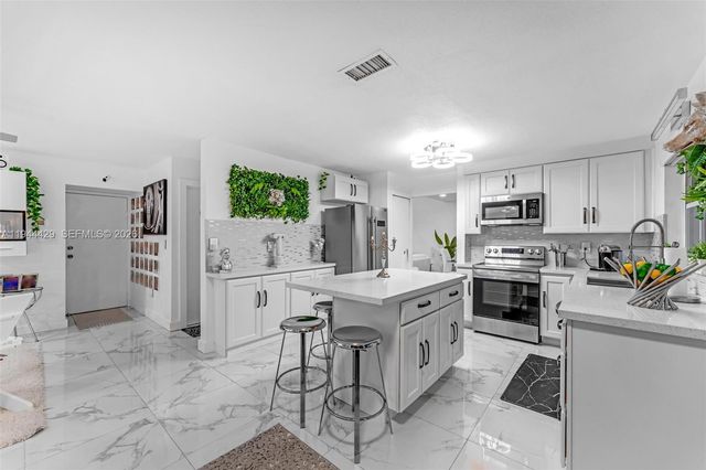 942 NW 133rd Ct, Miami, FL 33182