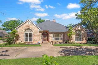 6609 Hollytree Cir, Tyler, TX 75703