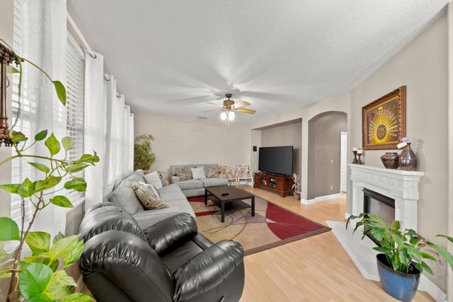 5216 Burberry Ct, Elk Grove, CA 95757