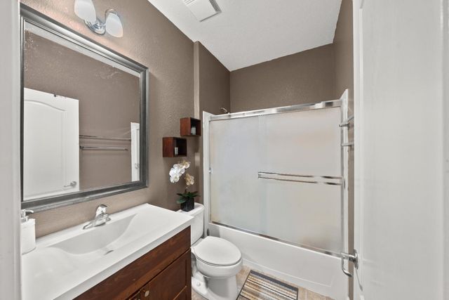 5216 Burberry Ct, Elk Grove, CA 95757