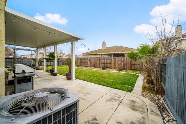 5216 Burberry Ct, Elk Grove, CA 95757