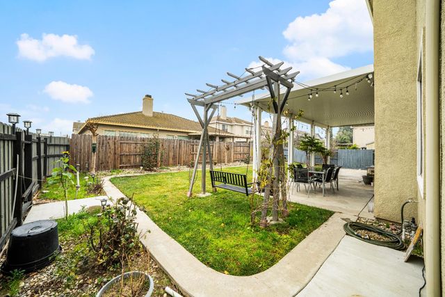 5216 Burberry Ct, Elk Grove, CA 95757