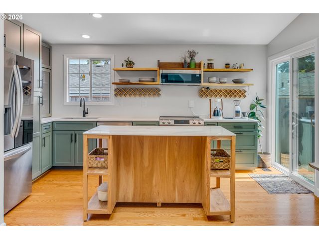 1634 Sw Spring Garden St, Portland, OR 97219