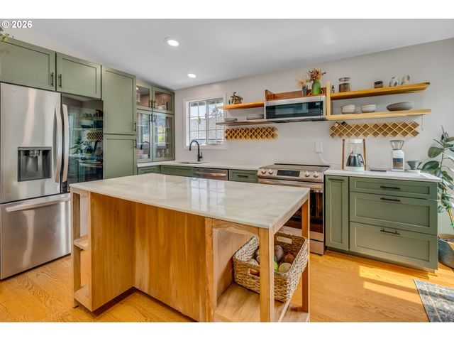 1634 Sw Spring Garden St, Portland, OR 97219