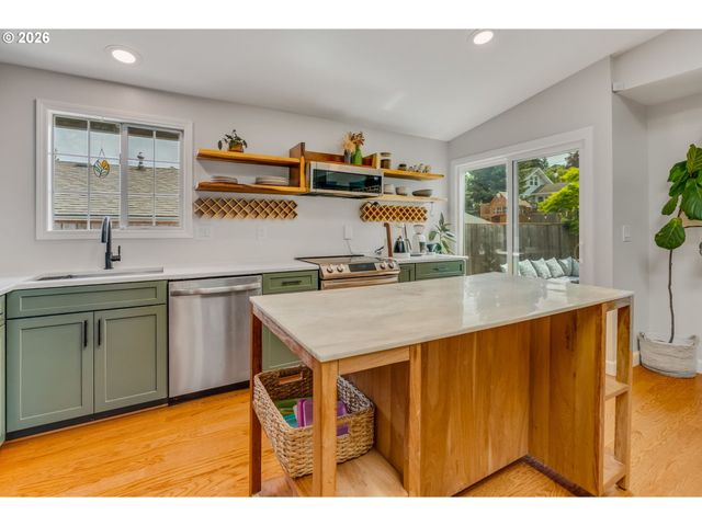 1634 Sw Spring Garden St, Portland, OR 97219