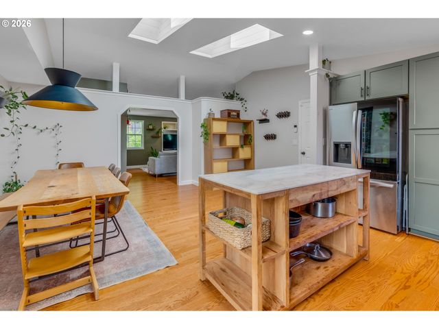 1634 Sw Spring Garden St, Portland, OR 97219