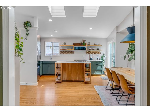 1634 Sw Spring Garden St, Portland, OR 97219