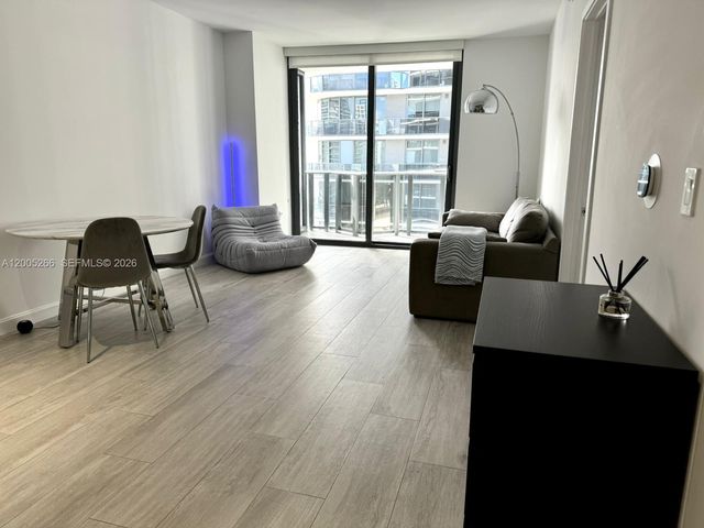 45 SW 9th St 3107, Miami, FL 33130