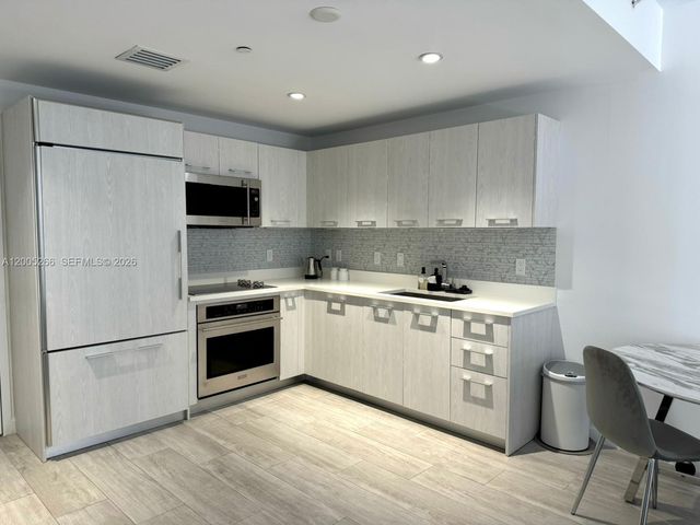 45 SW 9th St 3107, Miami, FL 33130