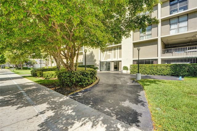 17500 N Bay Rd S403, Sunny Isles Beach, FL 33160