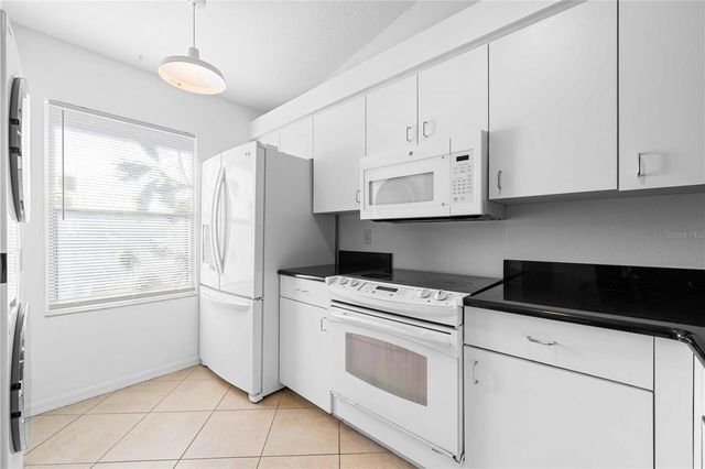 630 N JEFFERSON AVENUE 19, Sarasota, FL 34237