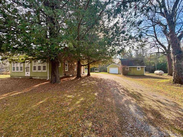 421 W Washington Road, Farwell, MI 48622