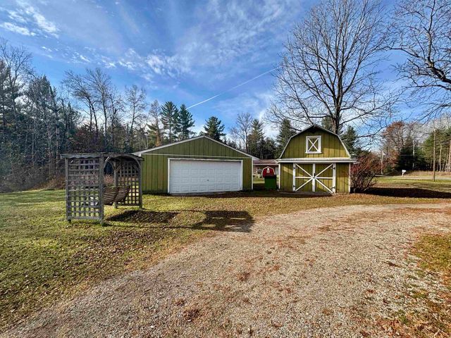 421 W Washington Road, Farwell, MI 48622