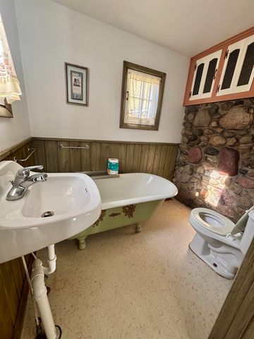 421 W Washington Road, Farwell, MI 48622