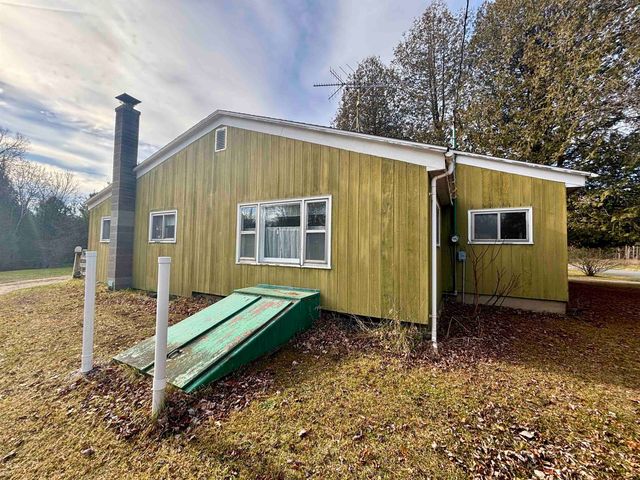 421 W Washington Road, Farwell, MI 48622