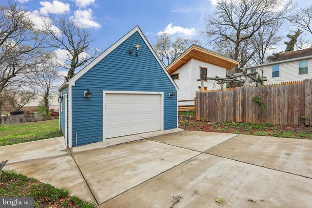 1404 BEAVER HEIGHTS LN, Capitol Heights, MD 20743