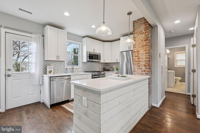 1404 BEAVER HEIGHTS LN, Capitol Heights, MD 20743