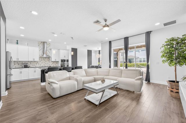 19076 PLANETREE STREET, Orlando, FL 32827