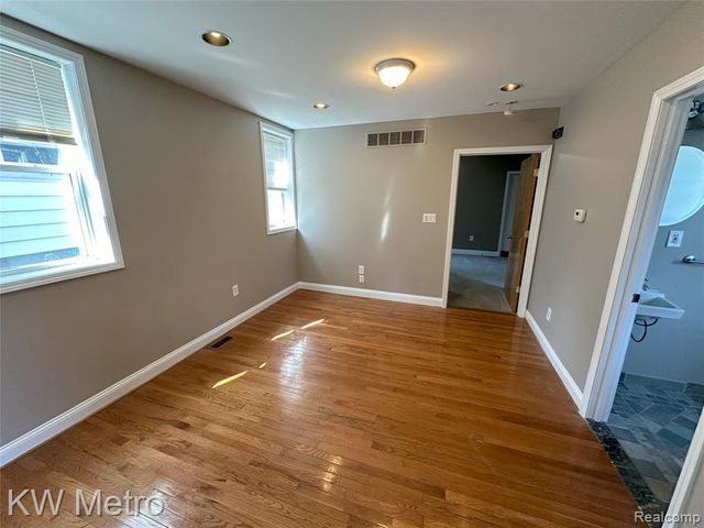 1318 S Campbell Road, Royal Oak, MI 48067