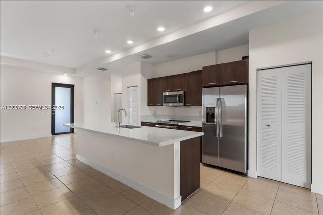8031 NW 104th Avenue 31, Doral, FL 33178
