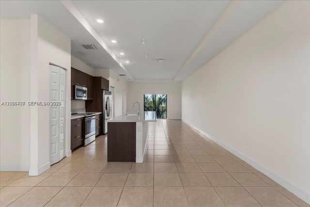 8031 NW 104th Avenue 31, Doral, FL 33178
