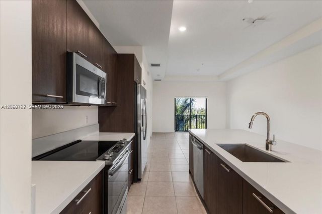 8031 NW 104th Avenue 31, Doral, FL 33178
