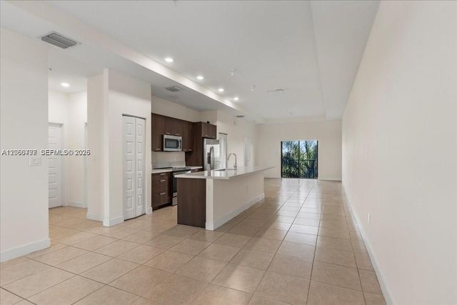 8031 NW 104th Avenue 31, Doral, FL 33178