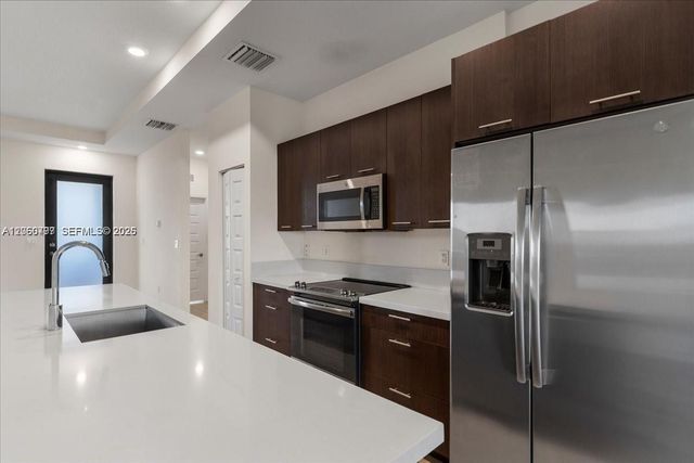 8031 NW 104th Avenue 31, Doral, FL 33178