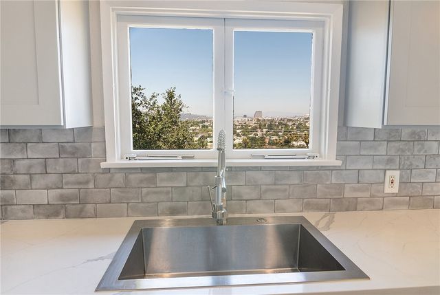 934 Highline Road, Glendale, CA 91205
