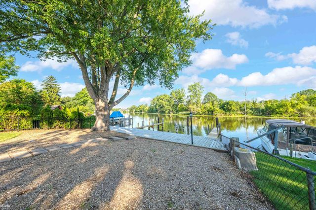 27401 S River Rd Road, Harrison Twp, MI 48045