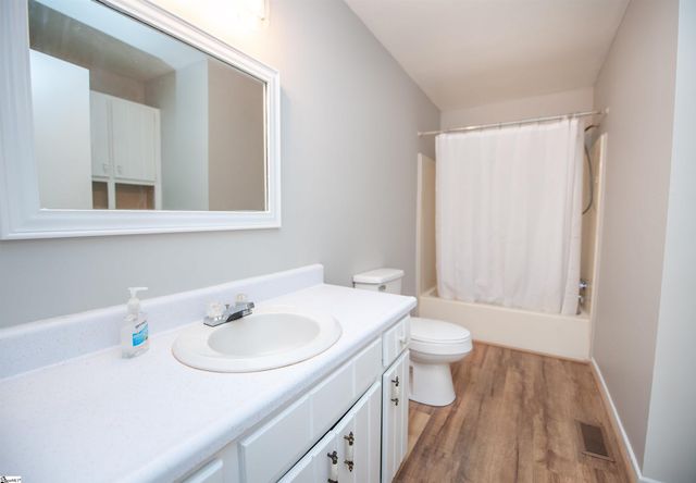 209 Bushy Creek Road, Woodruff, SC 29388