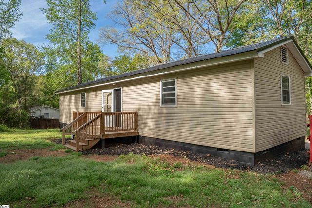 209 Bushy Creek Road, Woodruff, SC 29388