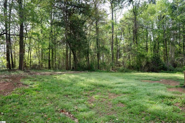 209 Bushy Creek Road, Woodruff, SC 29388