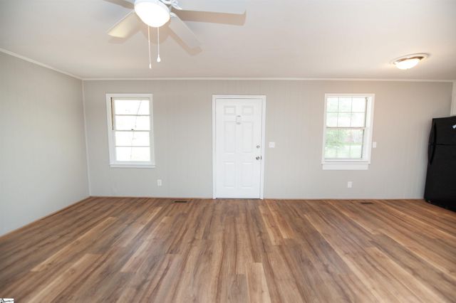 209 Bushy Creek Road, Woodruff, SC 29388