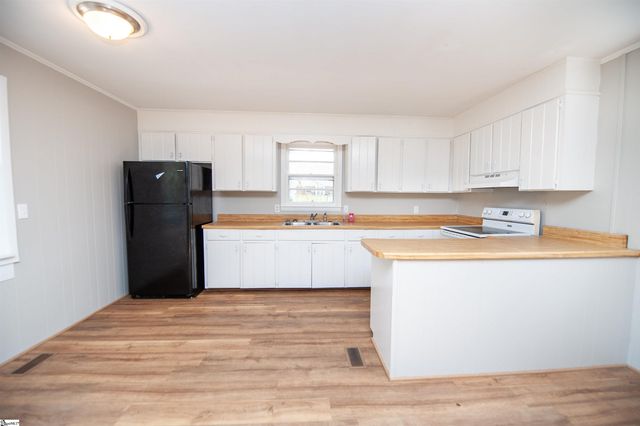 209 Bushy Creek Road, Woodruff, SC 29388