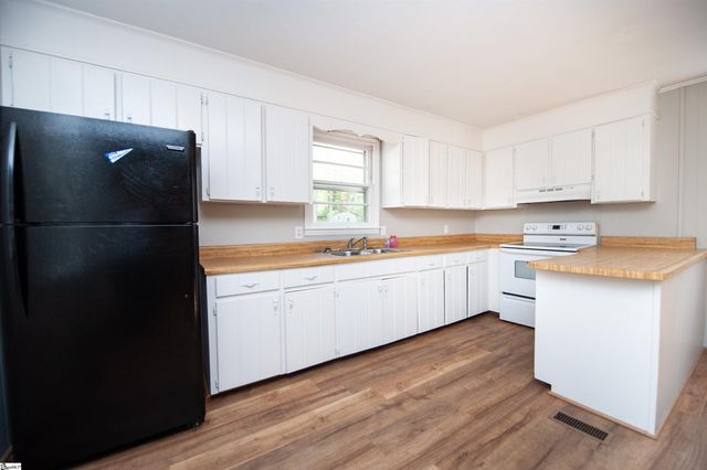 209 Bushy Creek Road, Woodruff, SC 29388