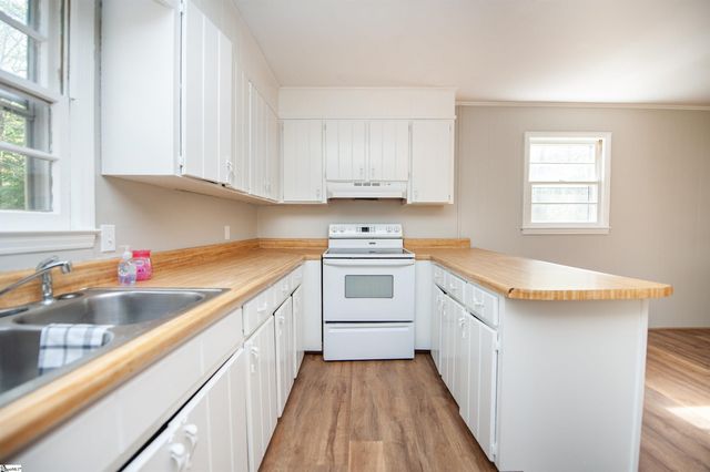 209 Bushy Creek Road, Woodruff, SC 29388