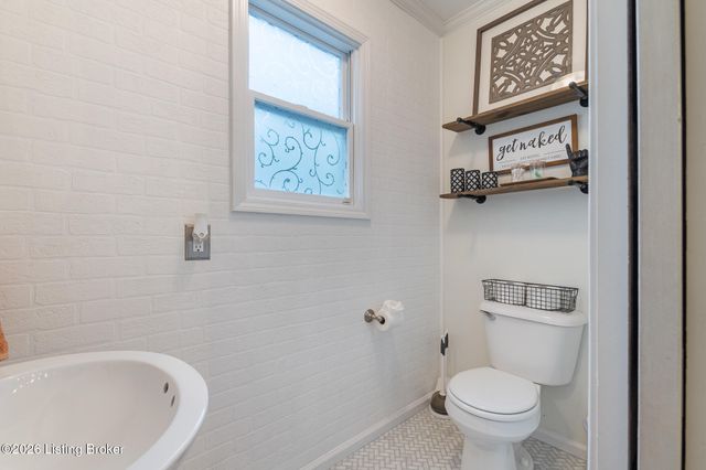 105 Marshall Dr, Louisville, KY 40207