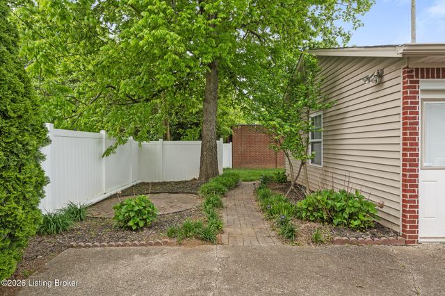 105 Marshall Dr, Louisville, KY 40207