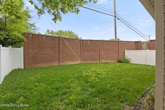 105 Marshall Dr, Louisville, KY 40207