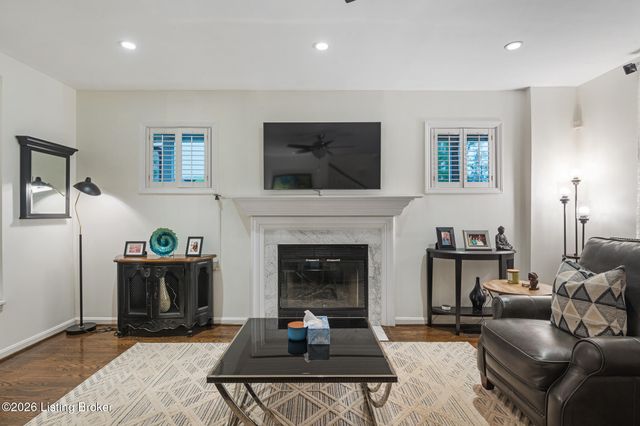 105 Marshall Dr, Louisville, KY 40207